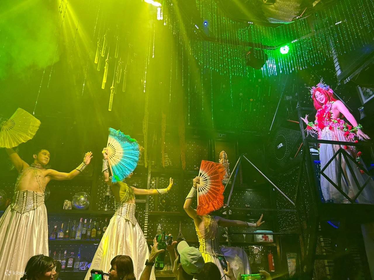 치앙마이의 밤: 도시의 트랜스젠더 문화 탐험