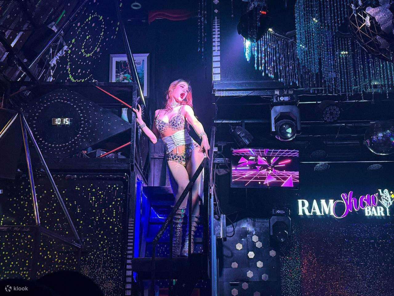 Chiang Mai: Ladyboy Cabaret Show with Transfer and Dinner