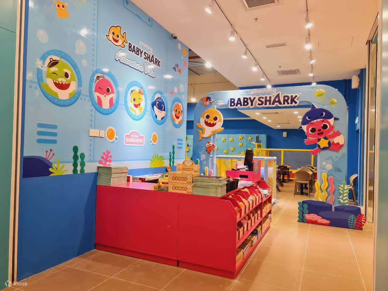 เคาน์เตอร์ทางเข้า Pinkfong Queensbay Mall