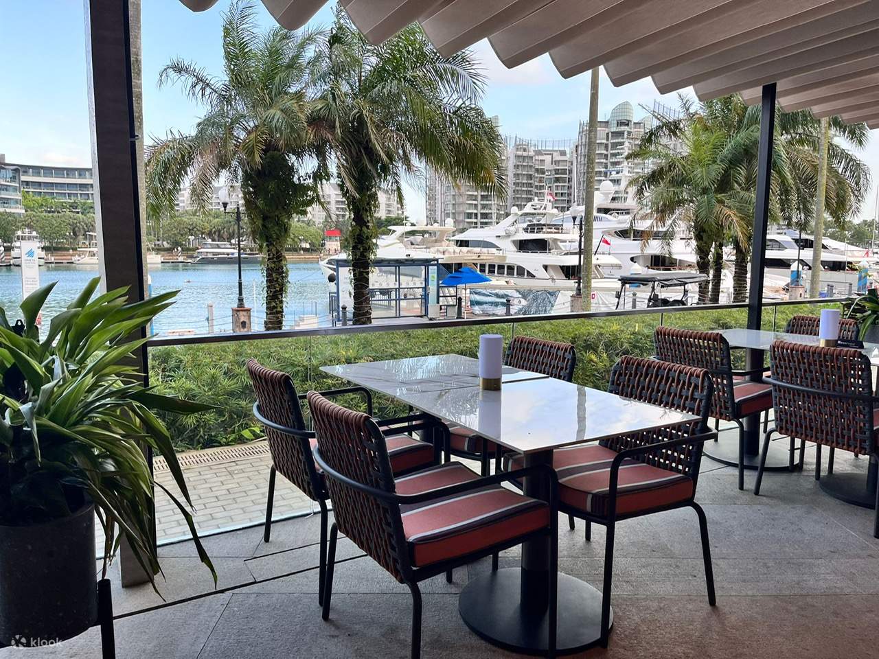 Latitude Restaurant & Terrace - Vista al aire libre