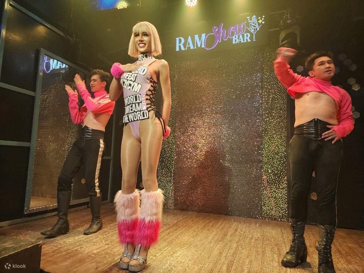 치앙마이의 밤: 도시의 트랜스젠더 문화 탐험