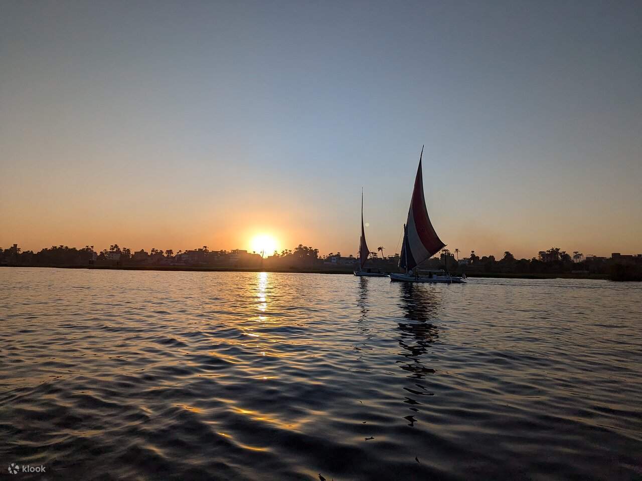 Balade en felouque au coucher du soleil sur le Nil à Louxor