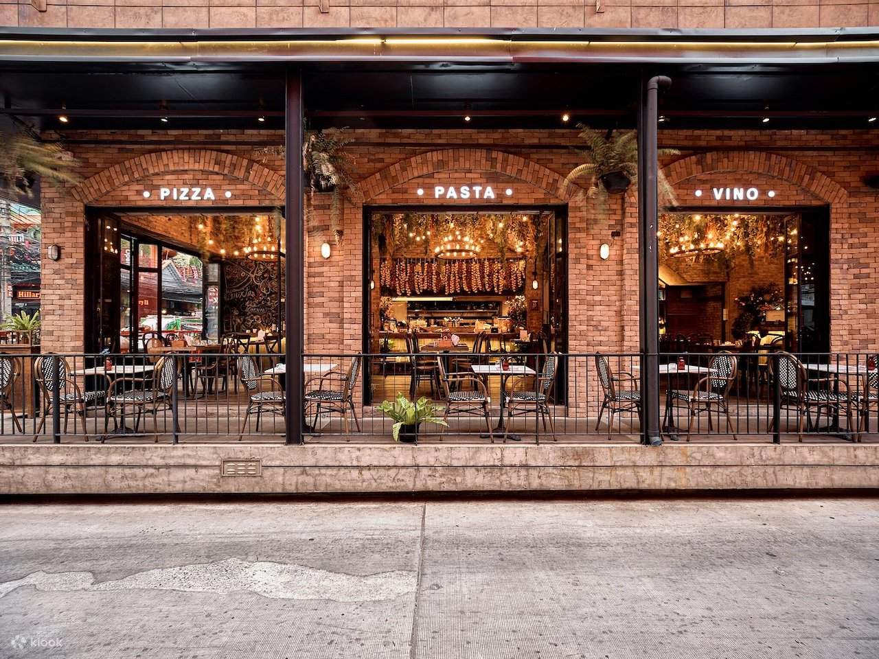 방콕 아리에 위치한 칸티나 와인 바 & 이탈리안 키친