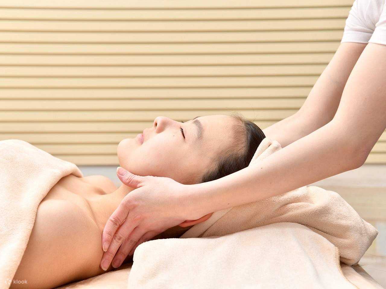 独立包间与完全预约制，确保私密与安静的疗愈时光。