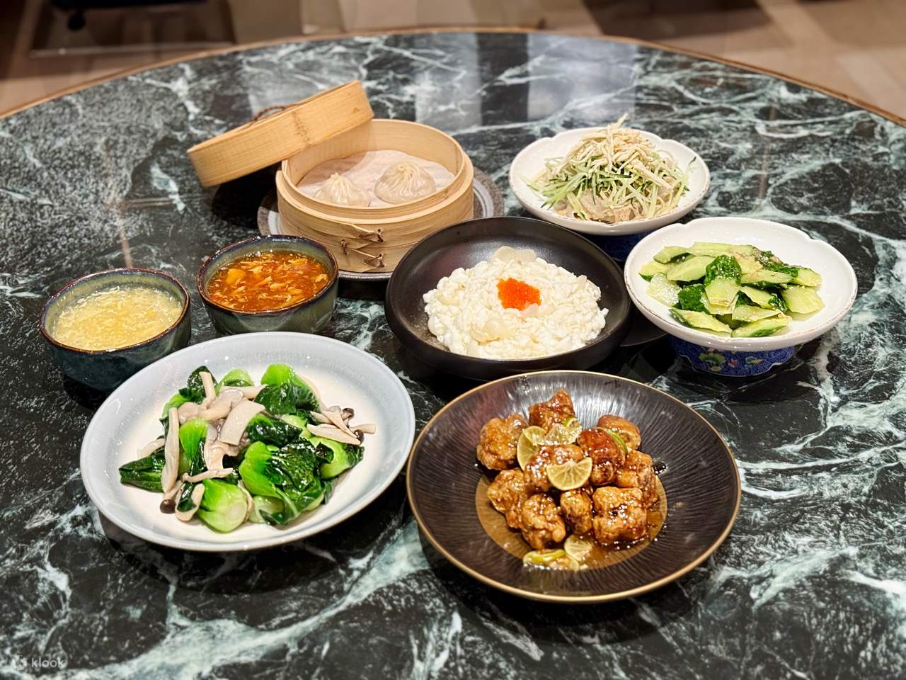 购买弹床玩乐体验的参加者可以优惠价HK$299加购荃新天地子鸭留香圣诞超值二人套餐