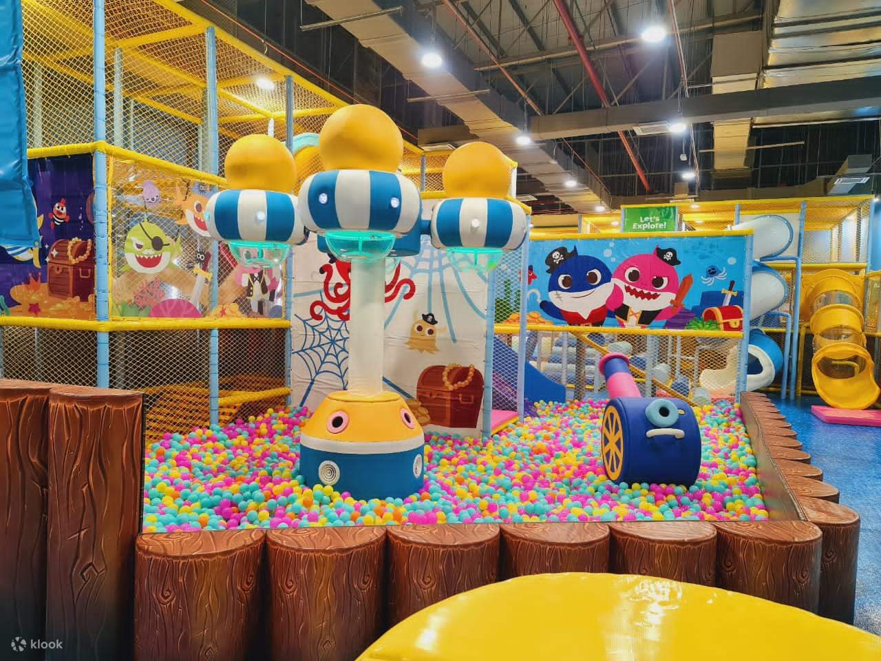 พิงค์ฟอง เพลย์กราวนด์ ปีนัง บอลล์พูล