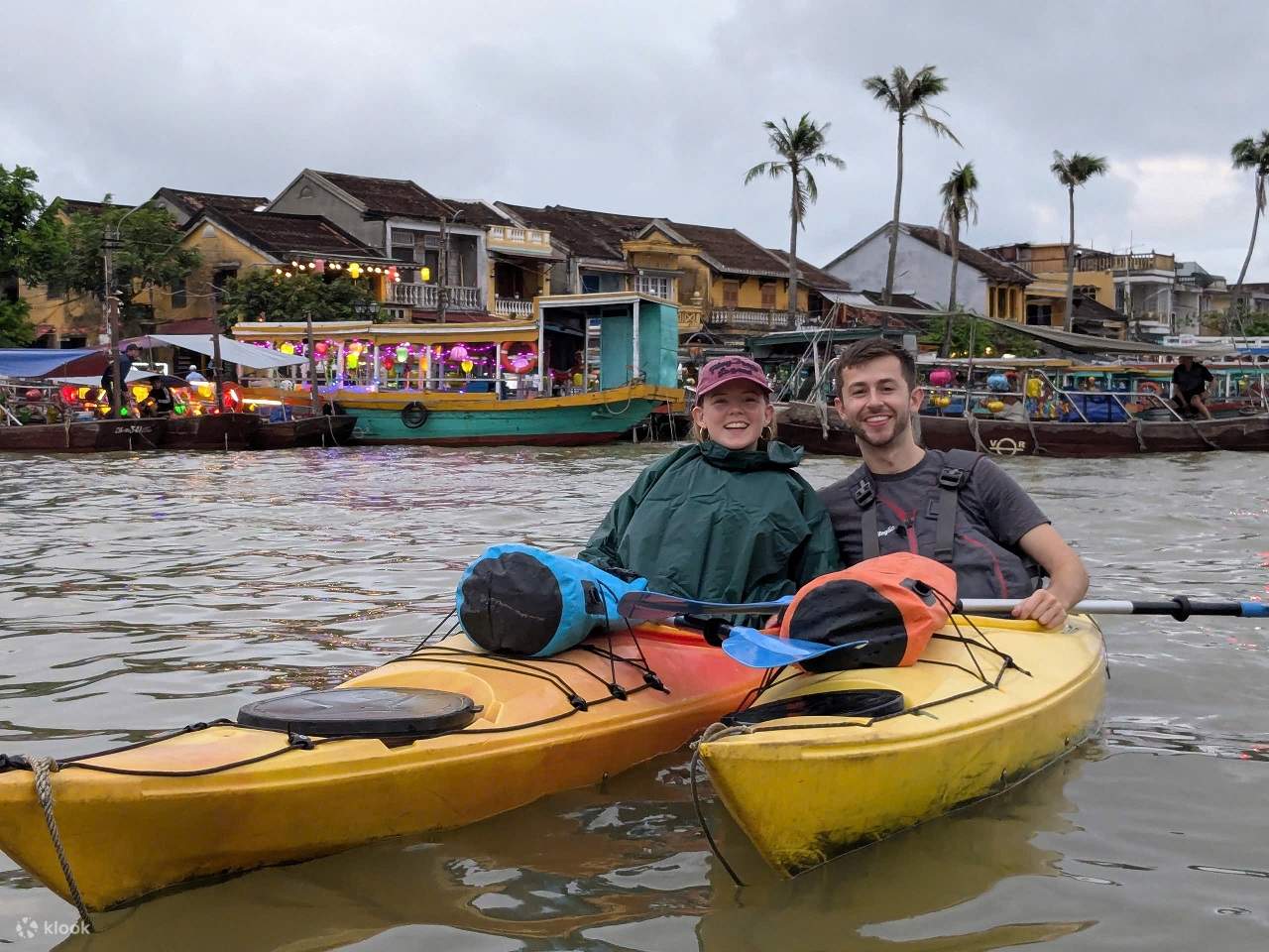 Pengalaman Petualangan Air Kayak Matahari Terbenam di Hoi An