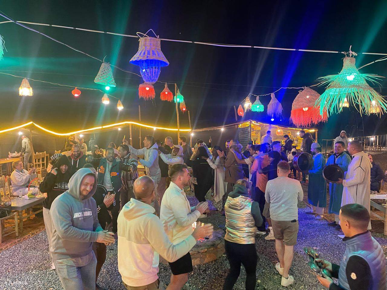 アガファイ砂漠：四輪バイク、ラクダ乗り体験＆ディナーショー