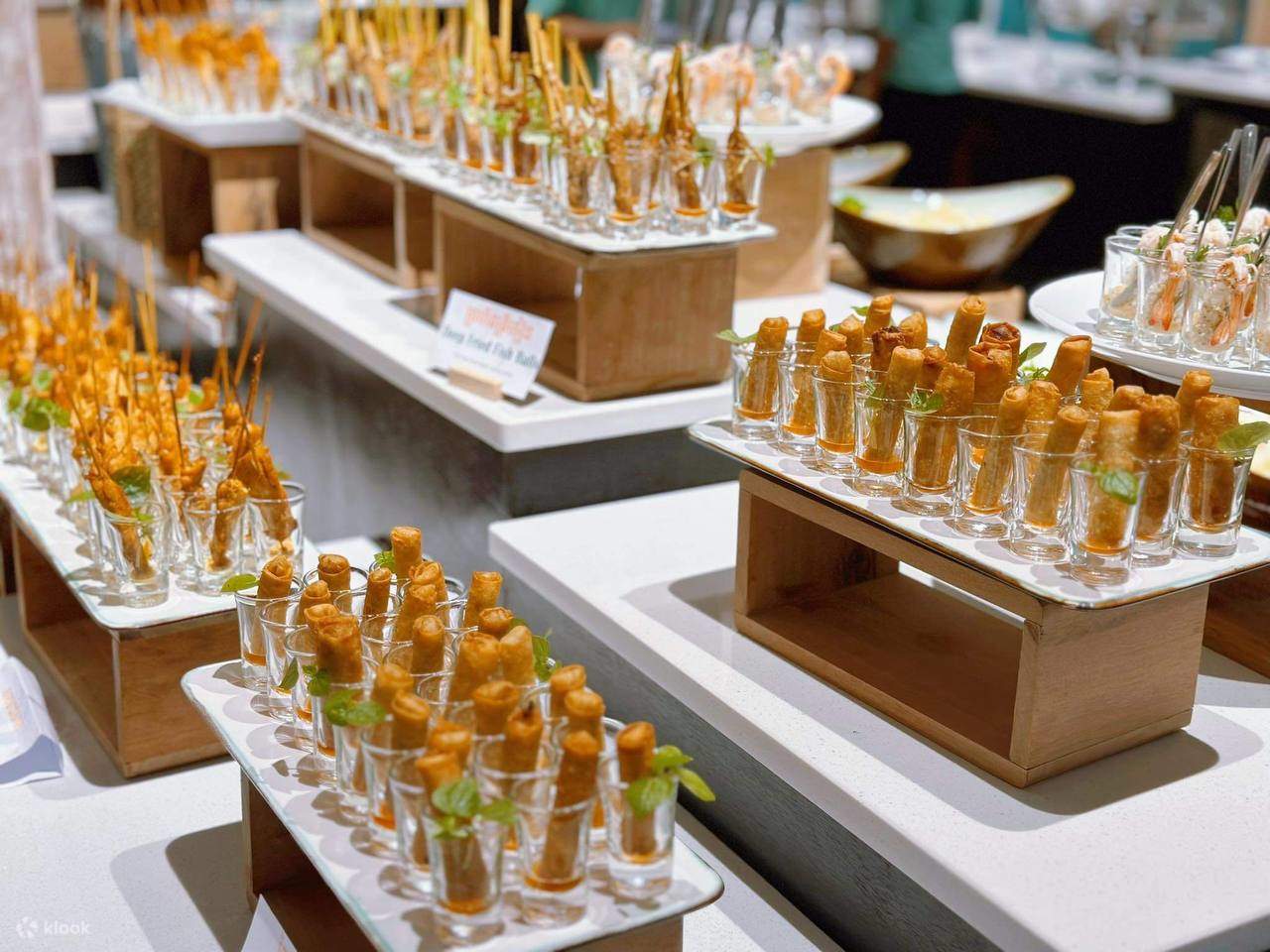 Royal Theater: Chương trình múa Apsara, buffet tối và dịch vụ đón khách tại khách sạn