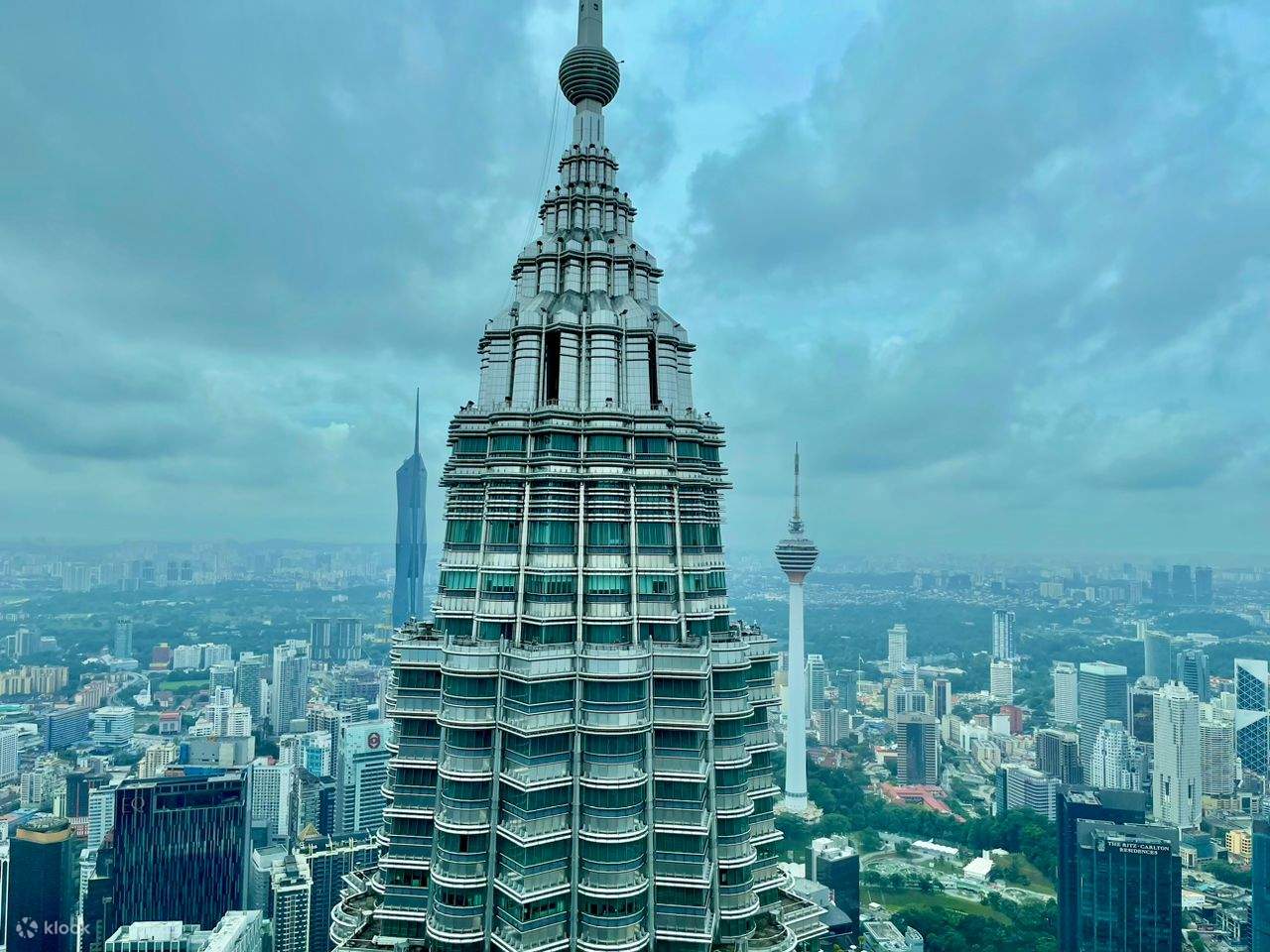 melihat lebih dekat pertonas twin tower