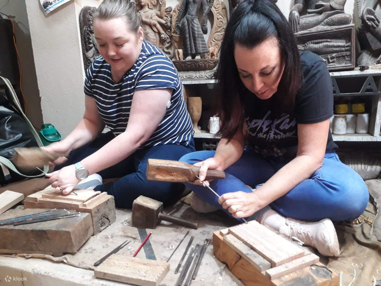 เรียนรู้การแกะสลักไม้