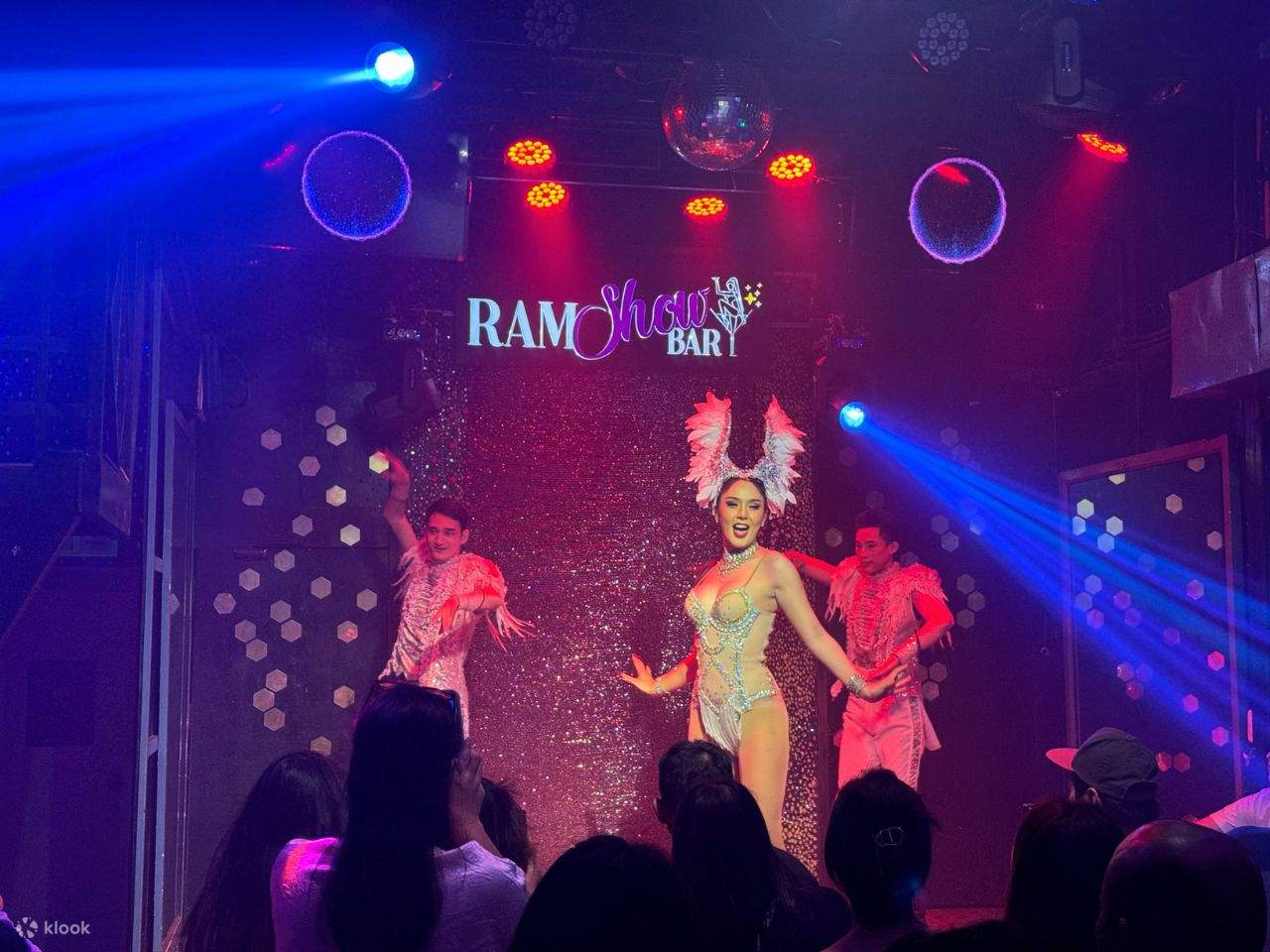 Chiang Mai: Ladyboy Cabaret Show with Transfer and Dinner