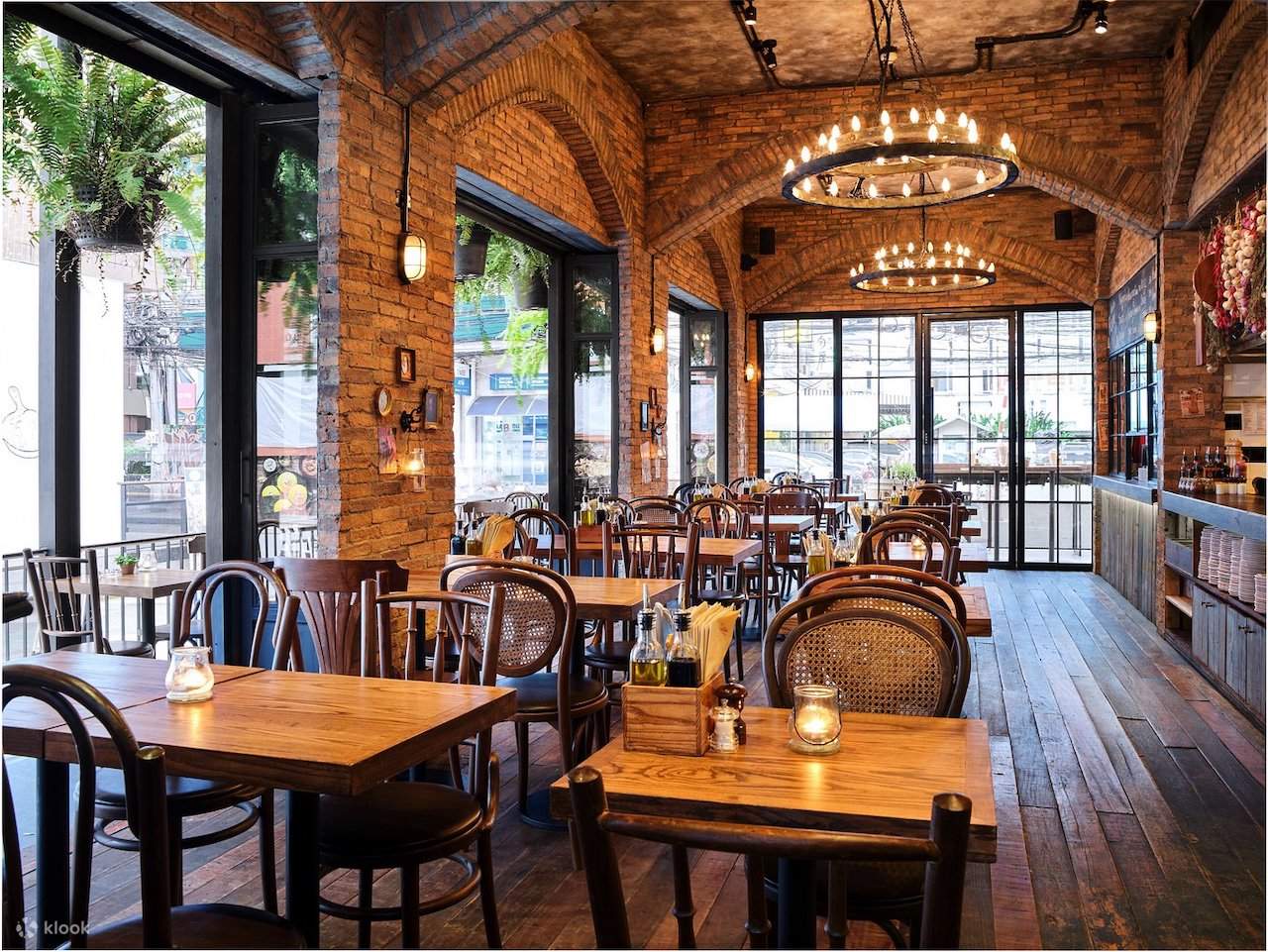 방콕 아리에 위치한 칸티나 와인 바 & 이탈리안 키친