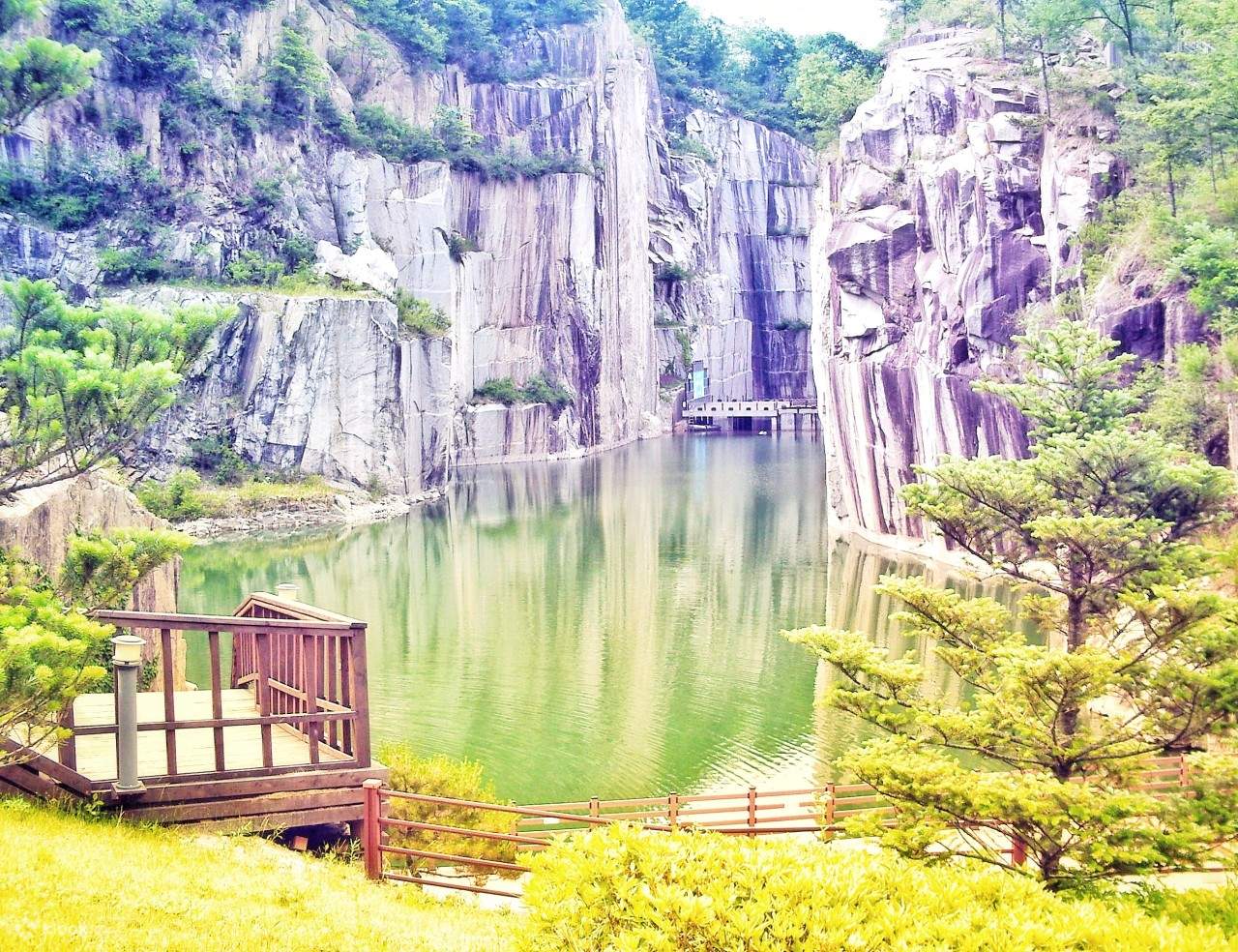 Privatwagen mit Fahrer ab Seoul: Pocheon Art Valley, Herbland, Nizimori Studio, Sanjeong Lake & Erdbeer-Erlebnis