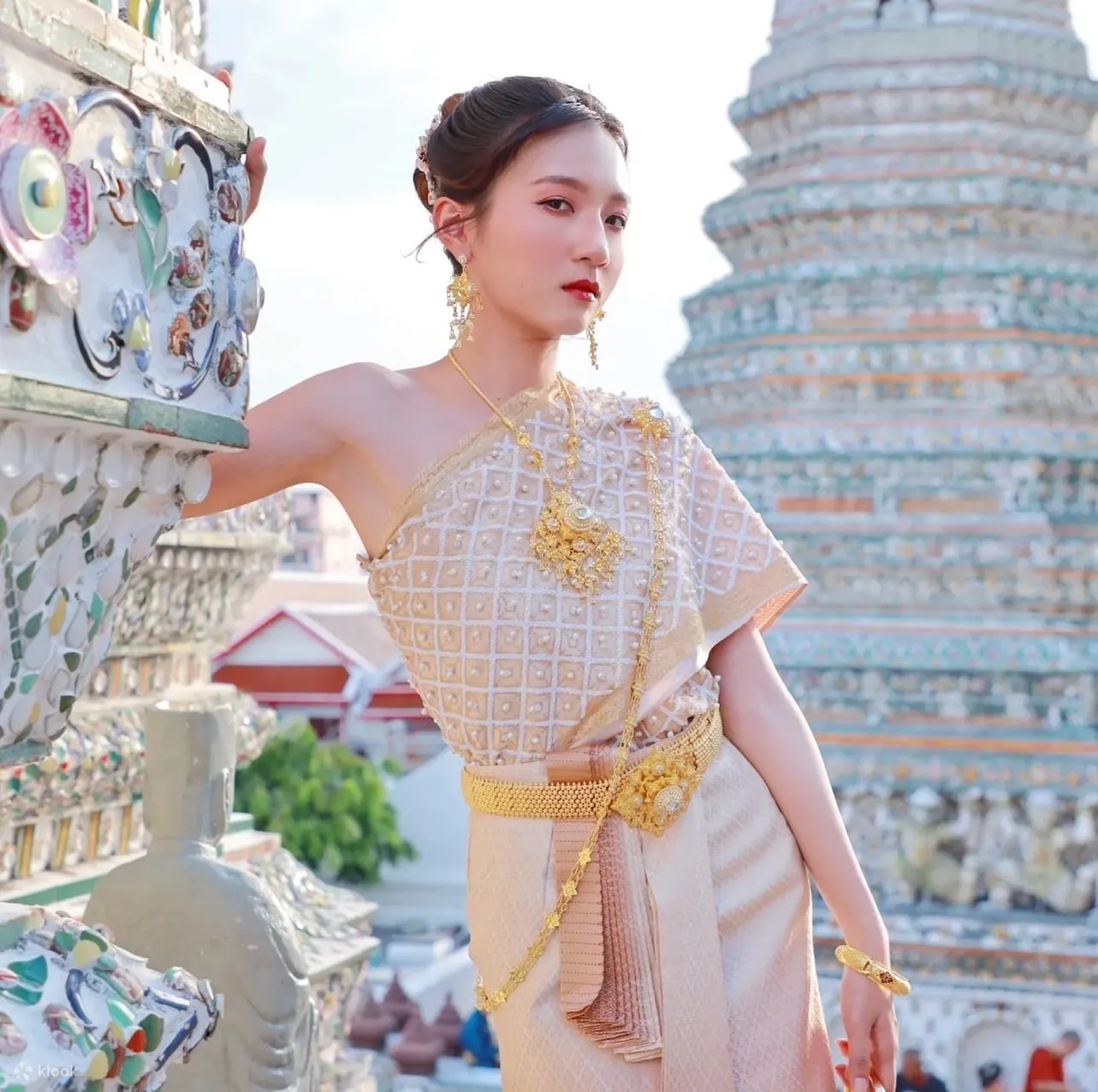 体验 Thai Story 的传统泰式服装