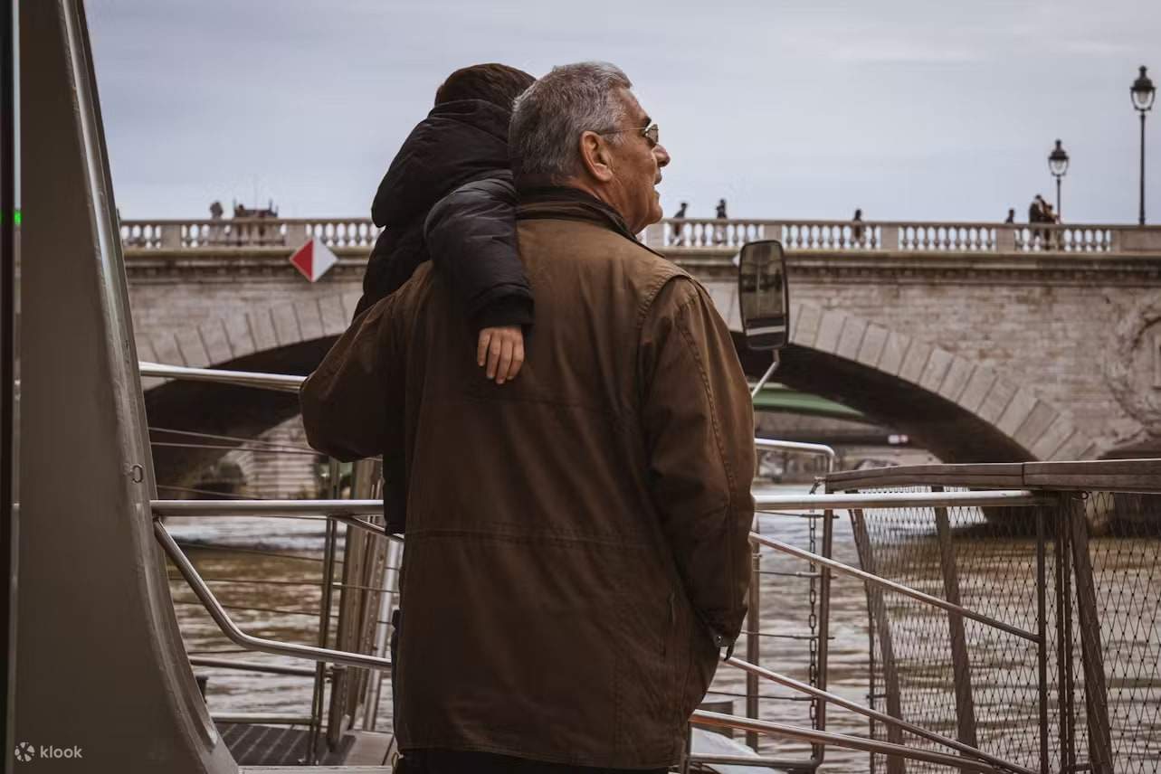 巴黎塞纳河及其秘密问答儿童游船体验