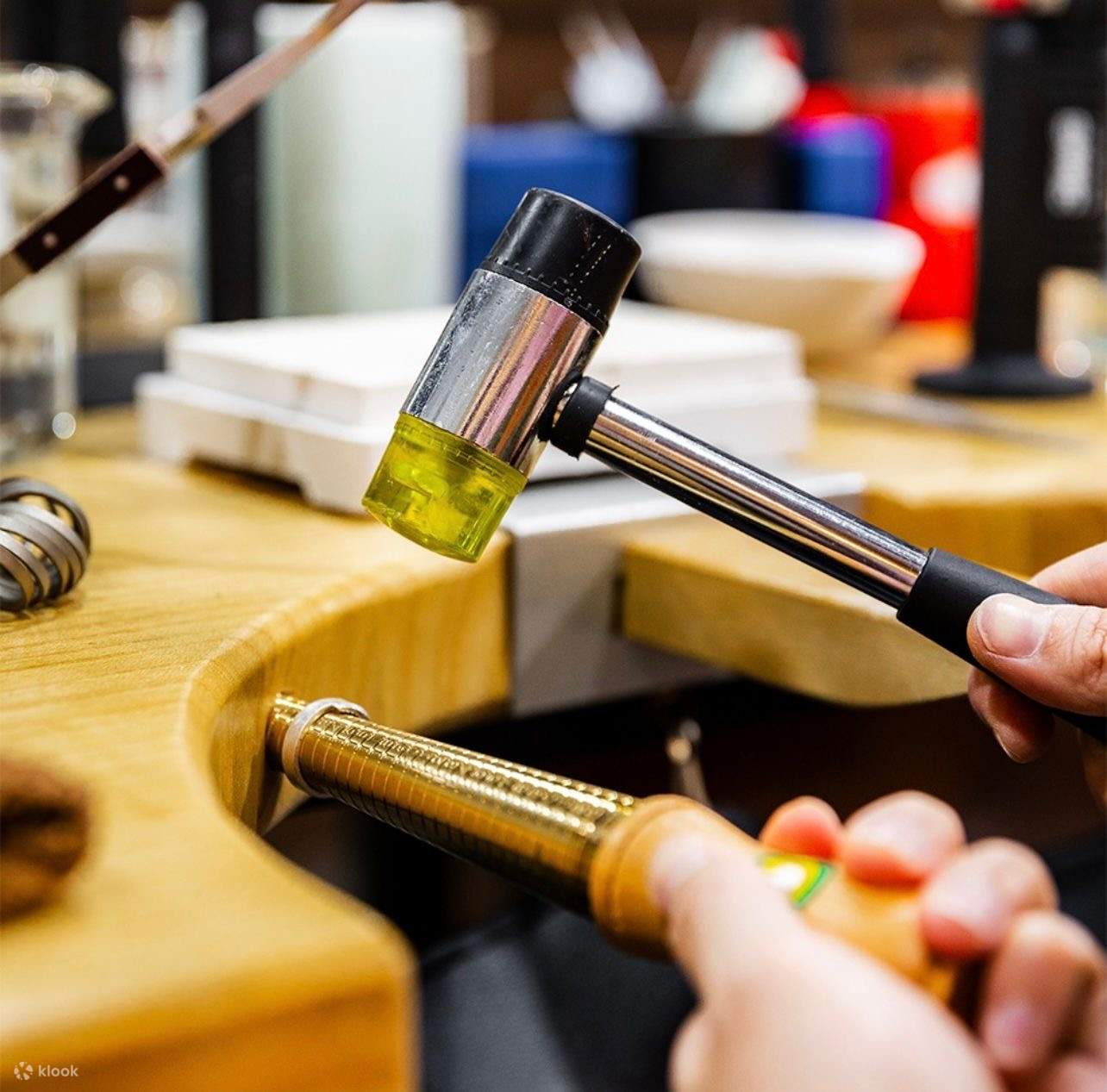 strumenti forniti per creare i tuoi anelli