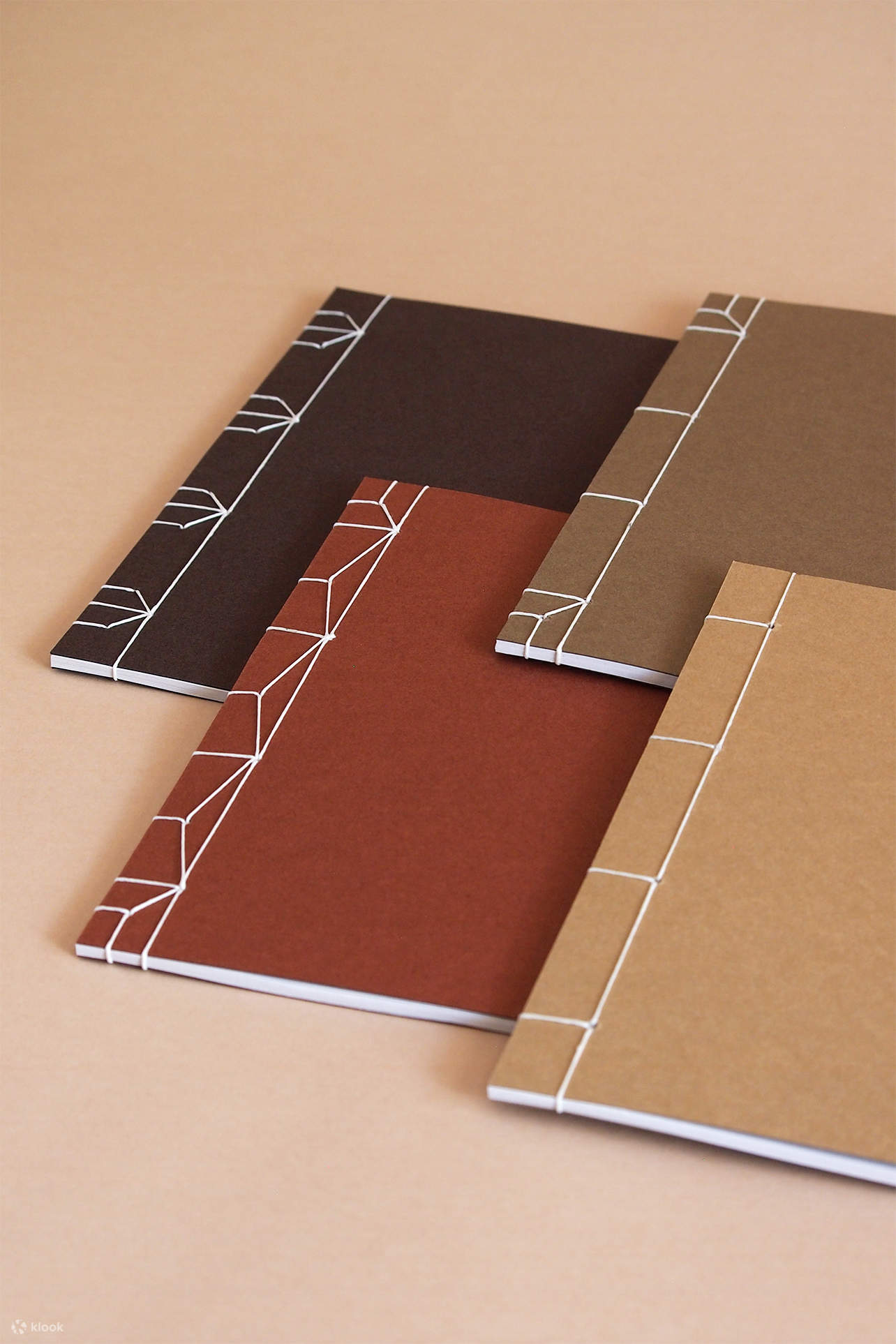 Buchbinde-Workshops von Based Book Arts