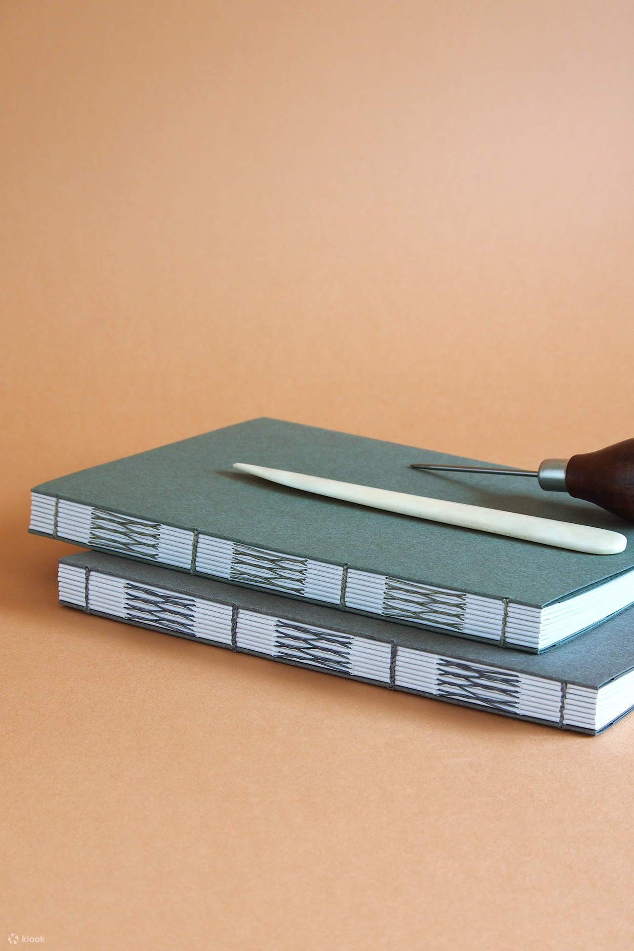 Bengkel Penjilidan Buku oleh Based Book Arts