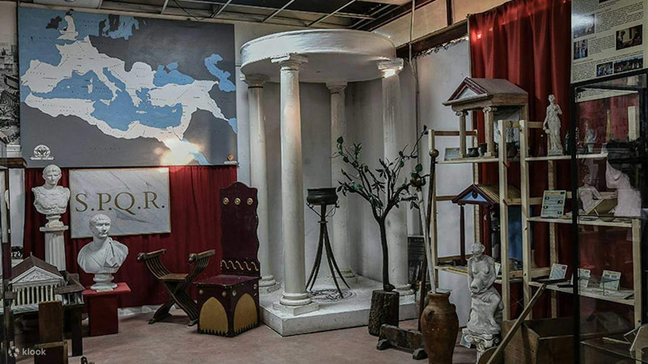 콜로세움에서 가까운 글래디에이터 학교에서 내 안의 전사를 깨워보세요.