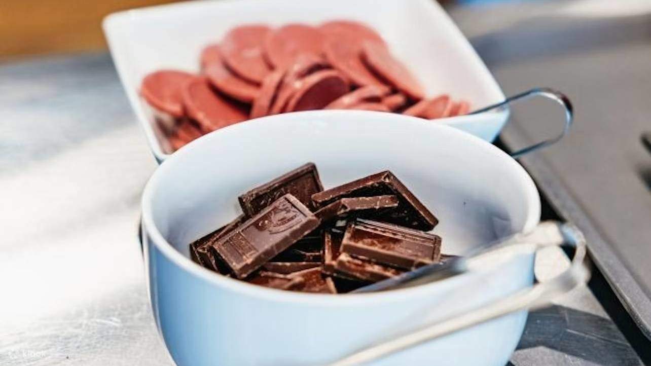 Une sélection de chocolats exquis, notamment du chocolat ruby et des variétés internationales uniques
