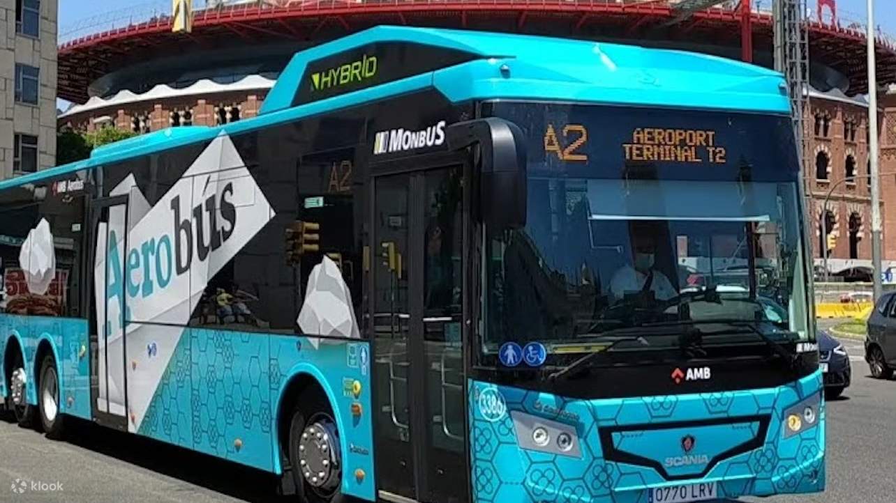 抵達巴塞隆拿，搭乘機場巴士（Aerobus），讓這座城市在聲音中鮮活起來