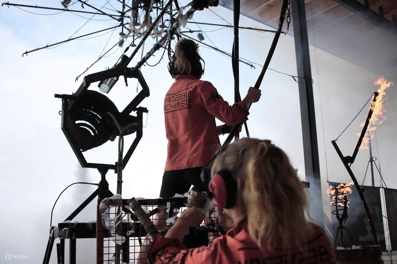 機器大廳的工作人員