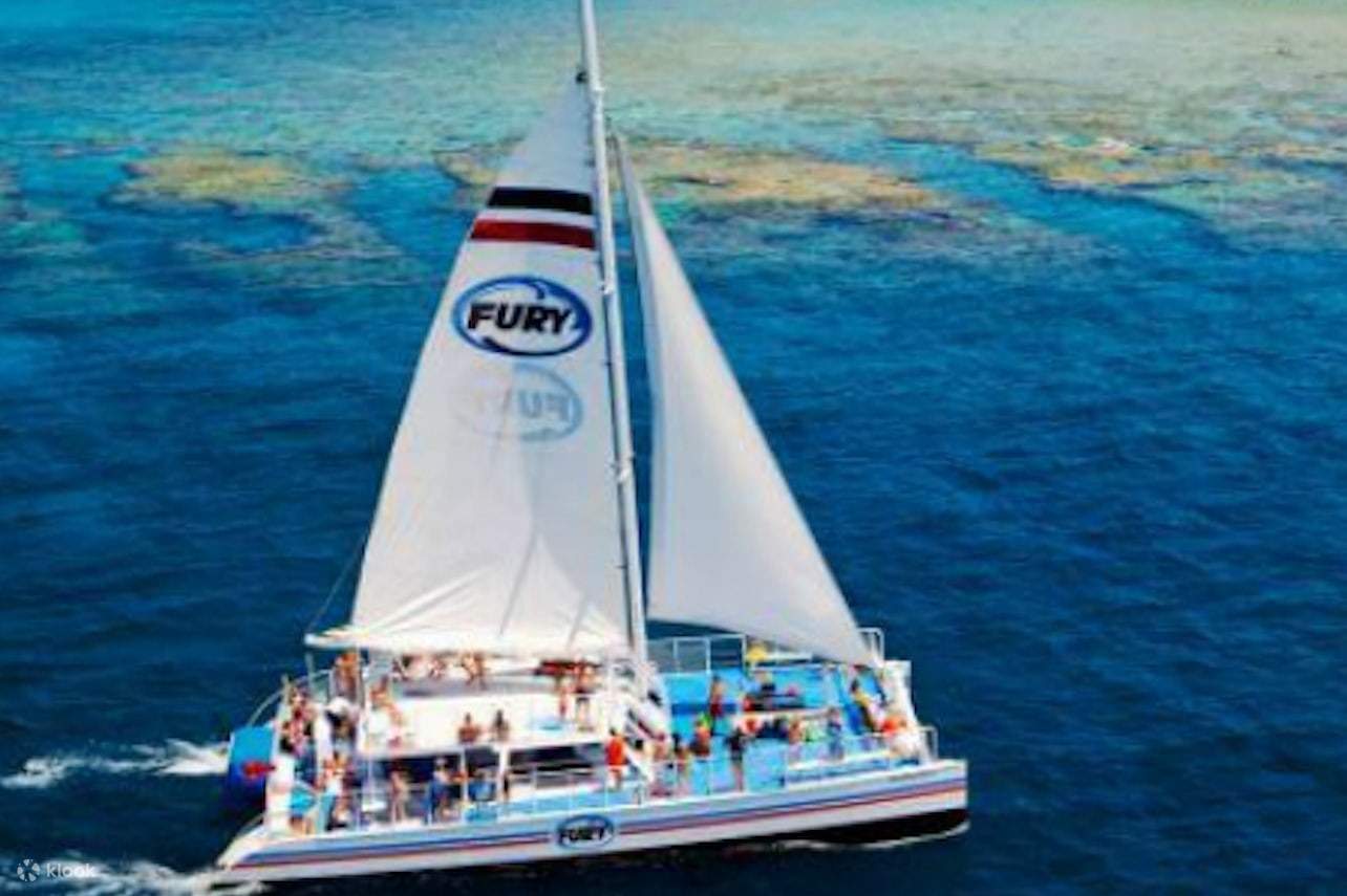 Đi thuyền trên biển