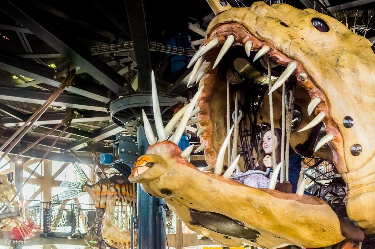 Карусель морских миров в машине острова