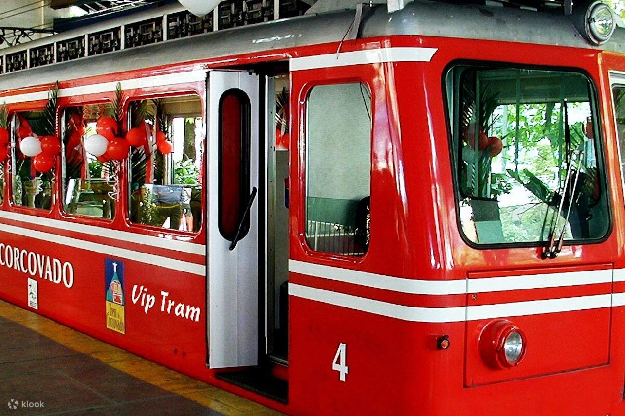 リオデジャネイロでのコルコバード列車とコルコバードのキリスト
