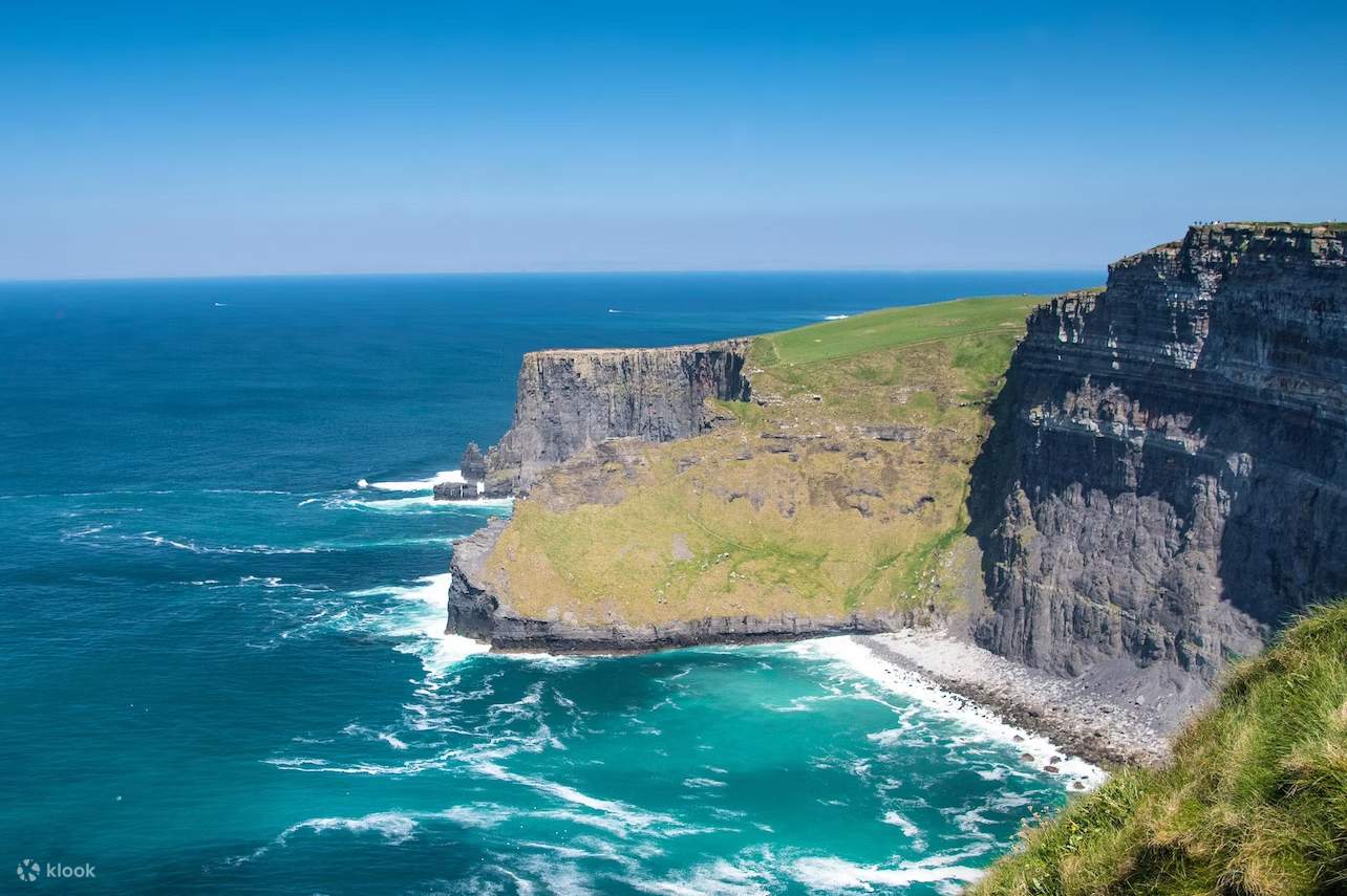 หน้าผาแห่งโมเฮอร์ ประเทศไอร์แลนด์ริมทะเล