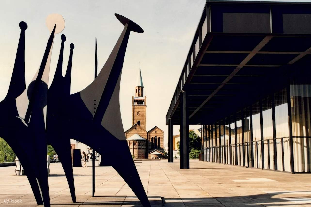 Neue Nationalgalerie karya Mies van der Rohe