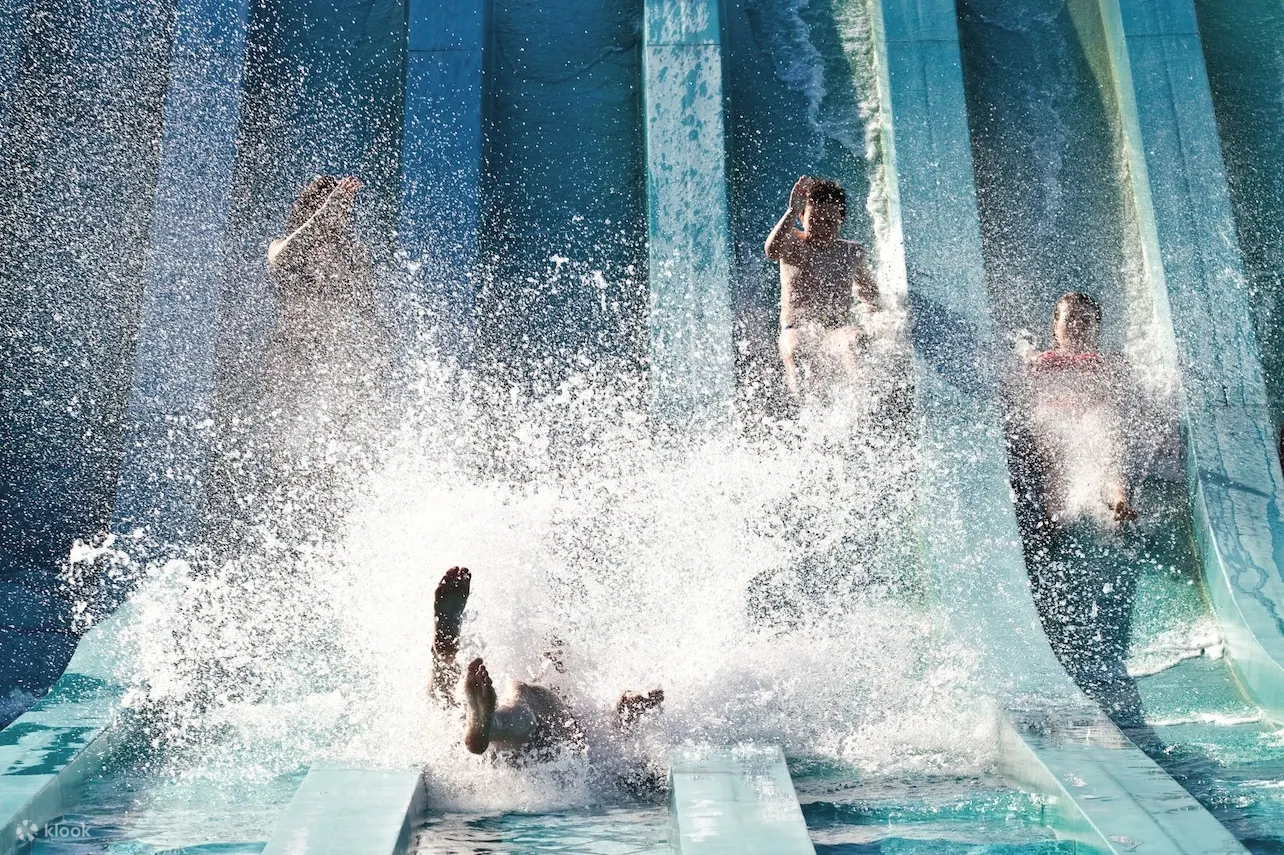 Aquaboulevard 的室外水滑梯