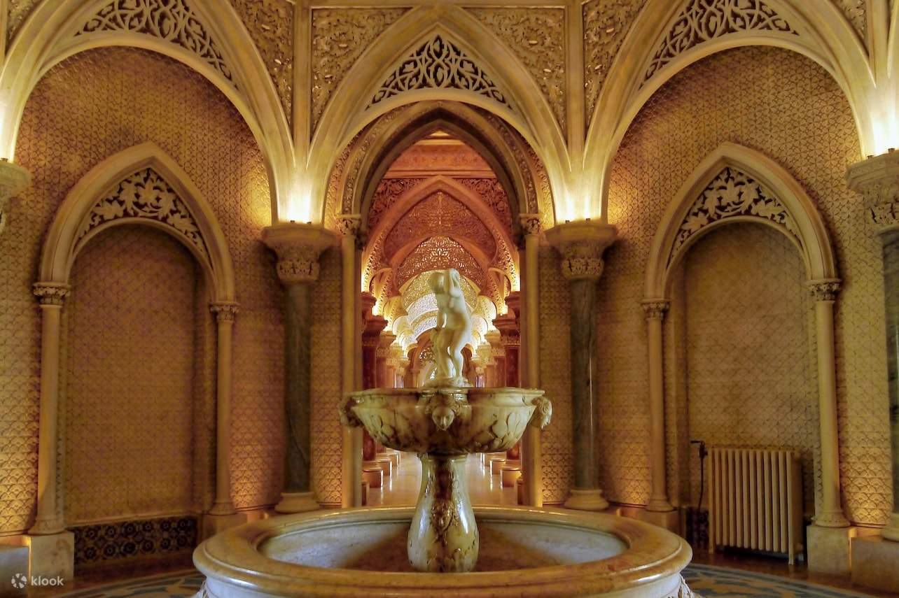 รูปปั้นเทพนิยายในร่ม