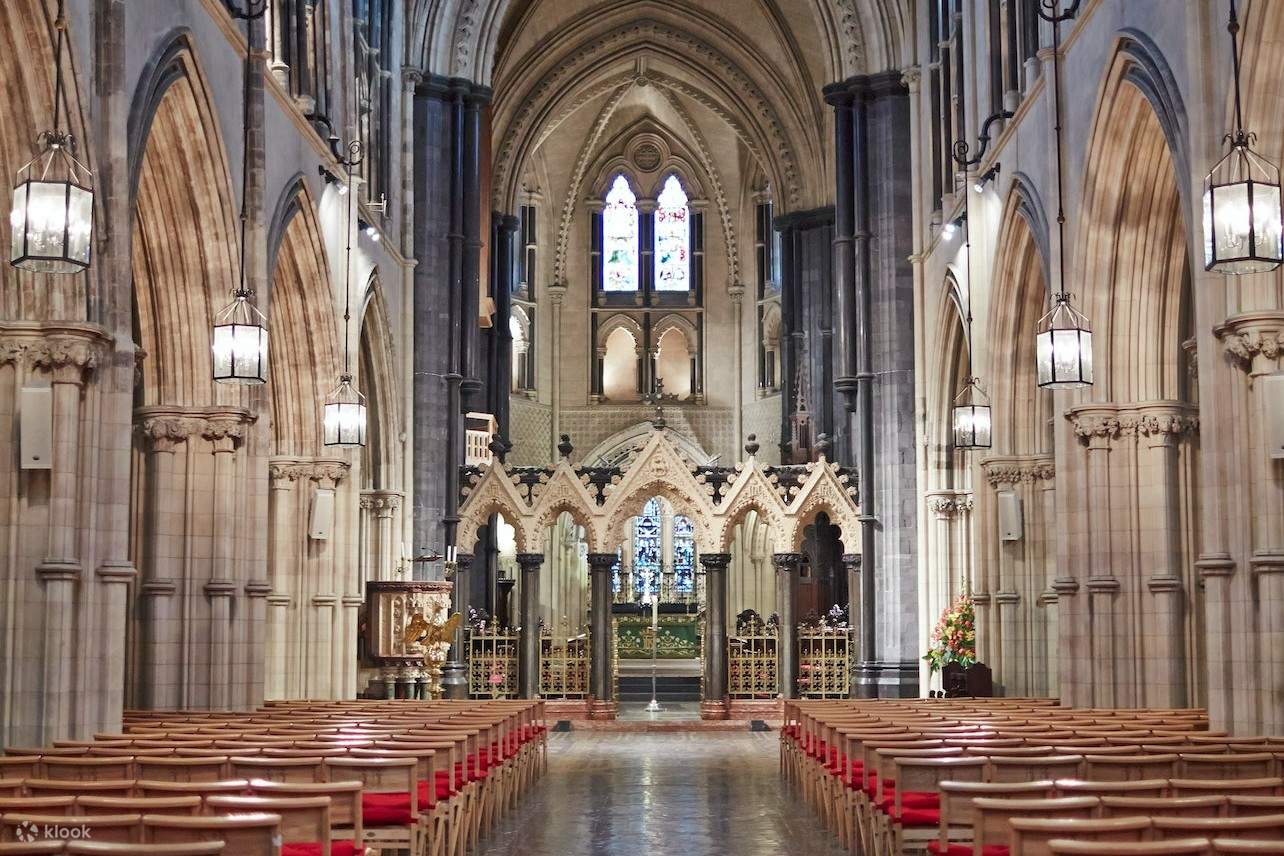 Bên trong Nhà thờ Christ Church