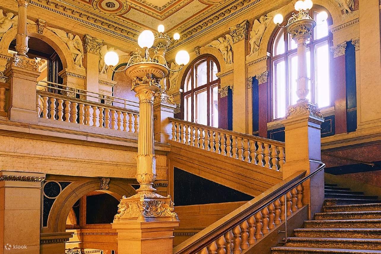 素晴らしい旧証券取引所宮殿でモーツァルトとシュトラウスの夜が待っています