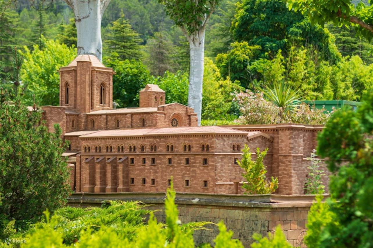 Замок Каталония в миниатюре