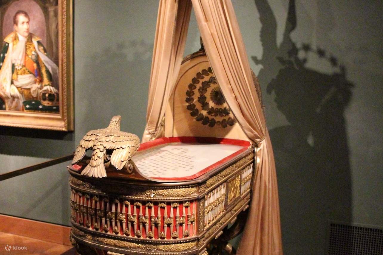 Contempla la cuna del Rey de Roma, un símbolo de herencia imperial