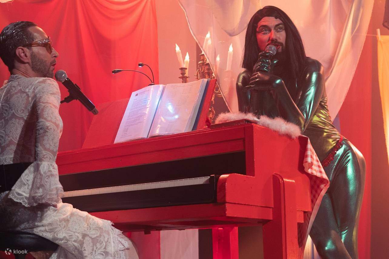 Tiket pertunjukan kabaret Madame Arthur