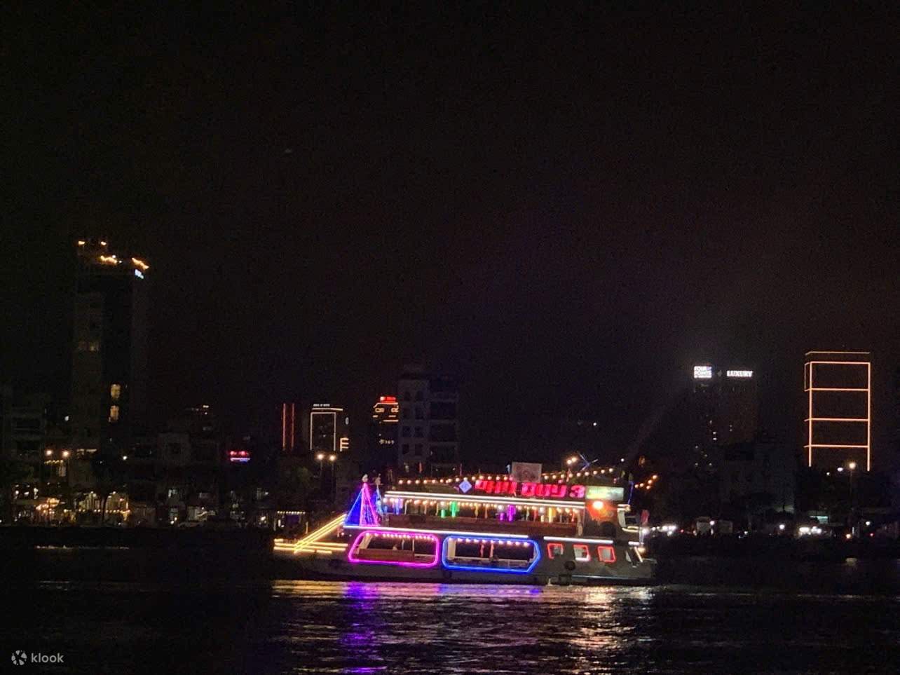 Menikmati Sungai Han di malam hari dengan Phu Quy Cruise di Da Nang