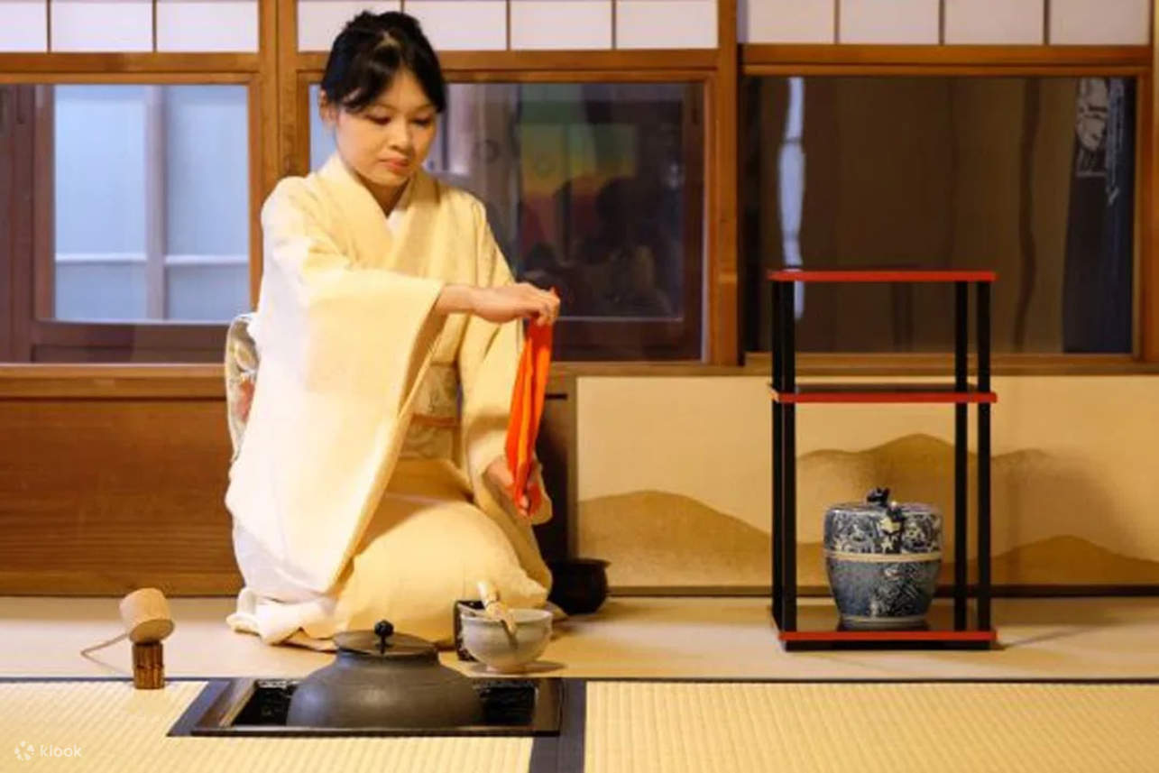 Pengalaman Upacara Minum Teh, Mencicipi, dan Membuat Teh di Kyoto