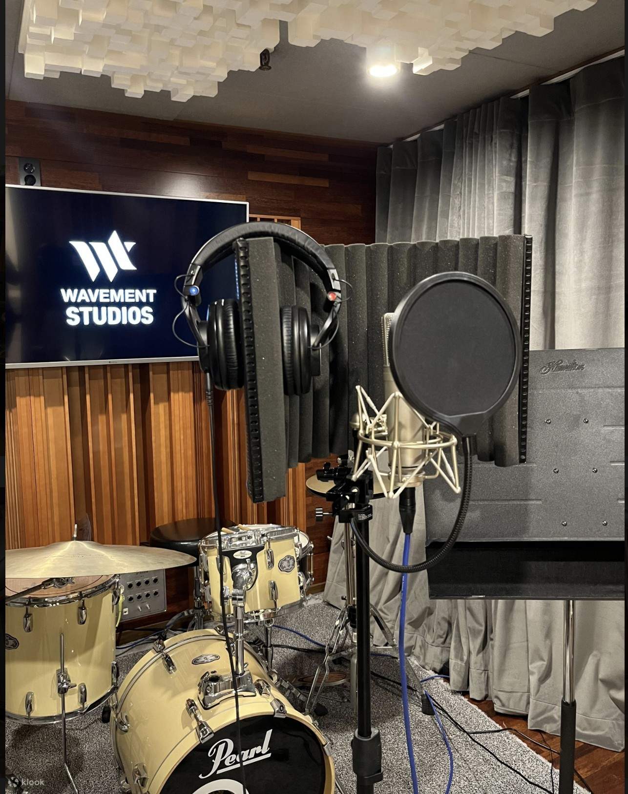 Nó có thể được ghi lại bằng micrô được sử dụng trong lĩnh vực thực tế.