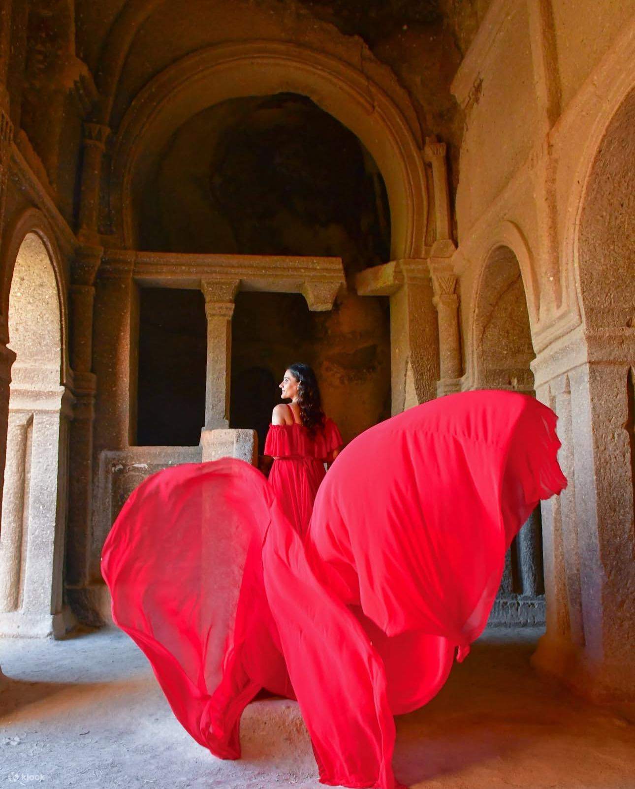 Photoshooting Dengan Gaun Terbang di Cappadocia atau Classic Car Tour 
