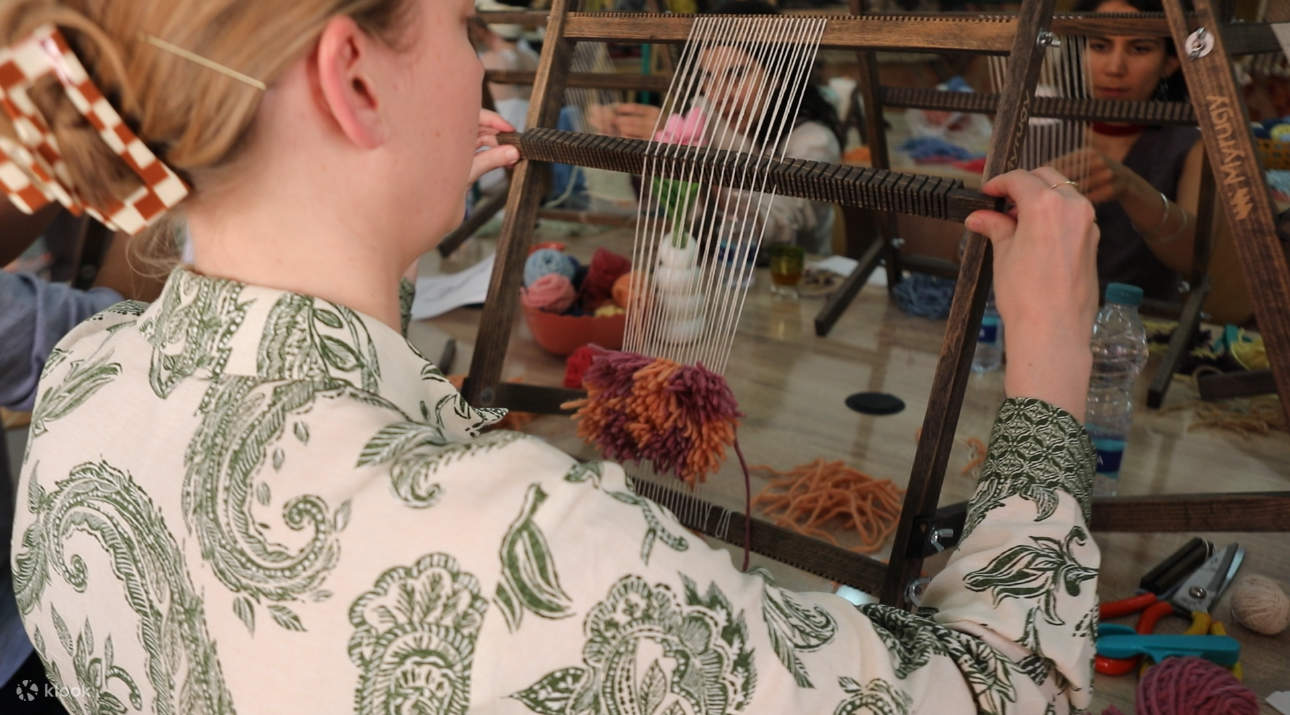 Myrugy-Small Group Rug Making Workshop in Marrakech with kechart