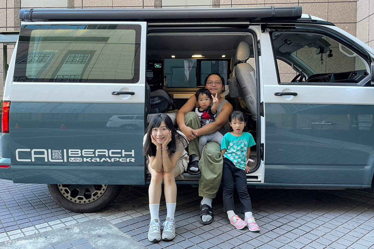 小孩會超愛加州號！在車上爬上爬下消耗小鬼的體力，爸媽就在車內也放心！