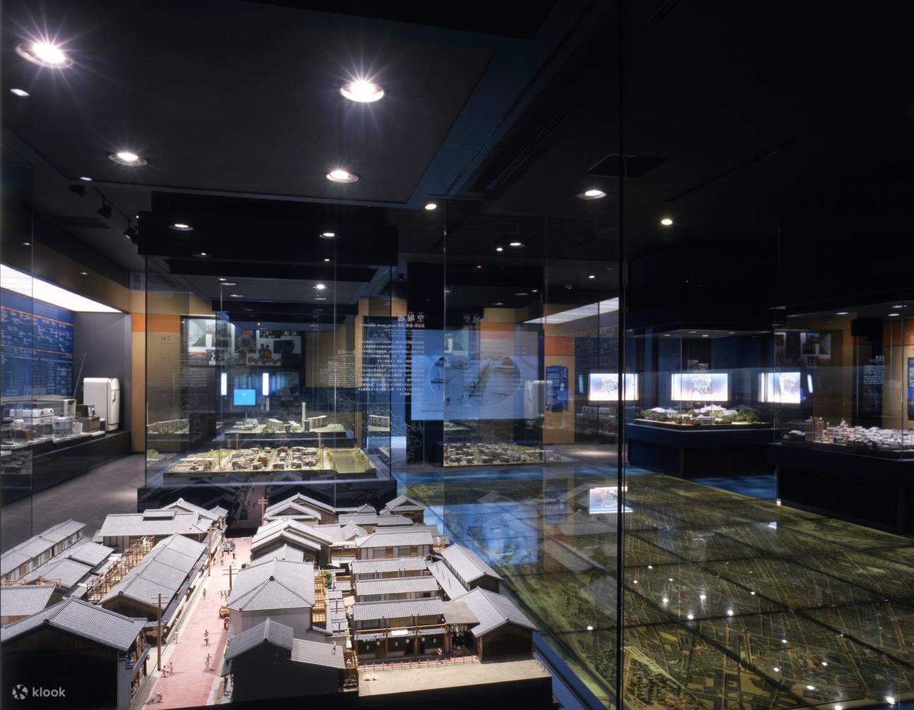 Erkunden Sie die originalgetreu nachgebildete, lebensgroße Stadt Osaka aus der späten Edo-Zeit.