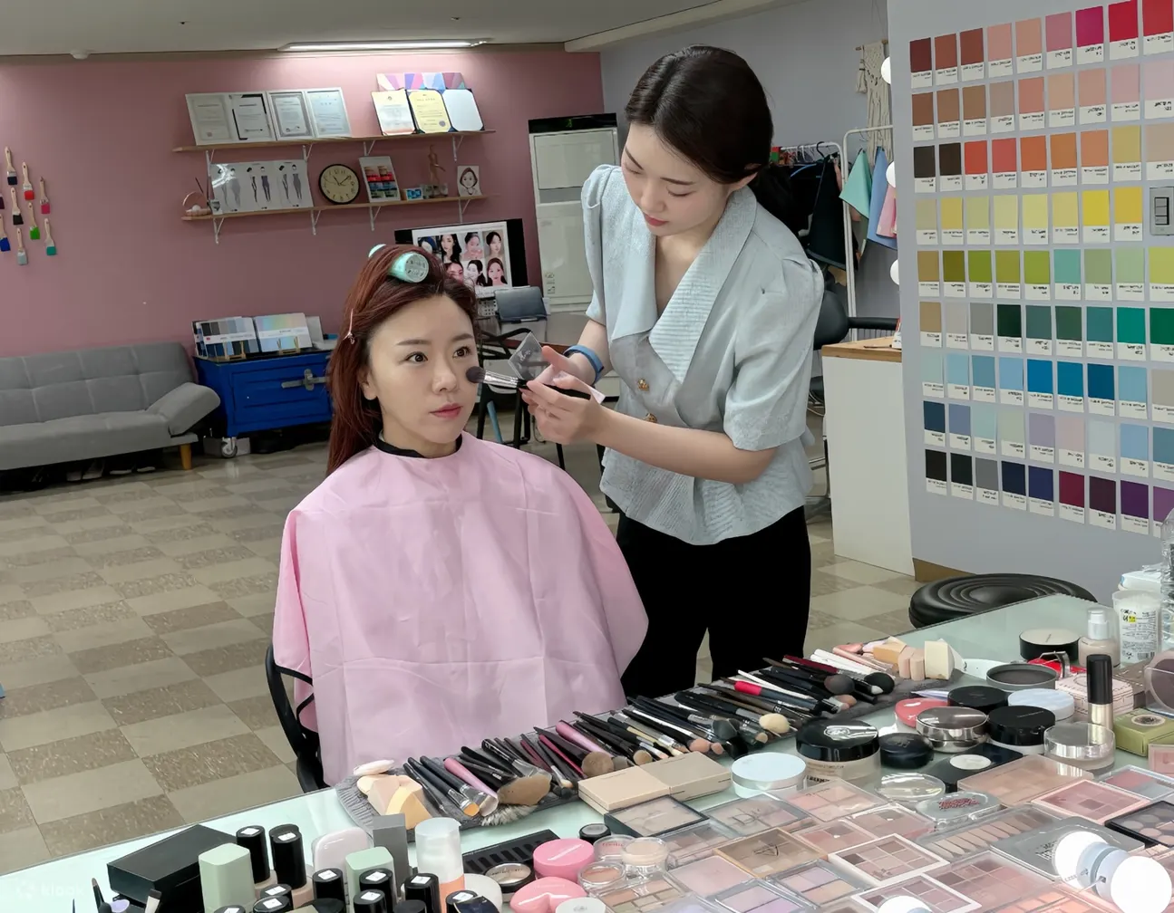 体验美丽的韩式妆容