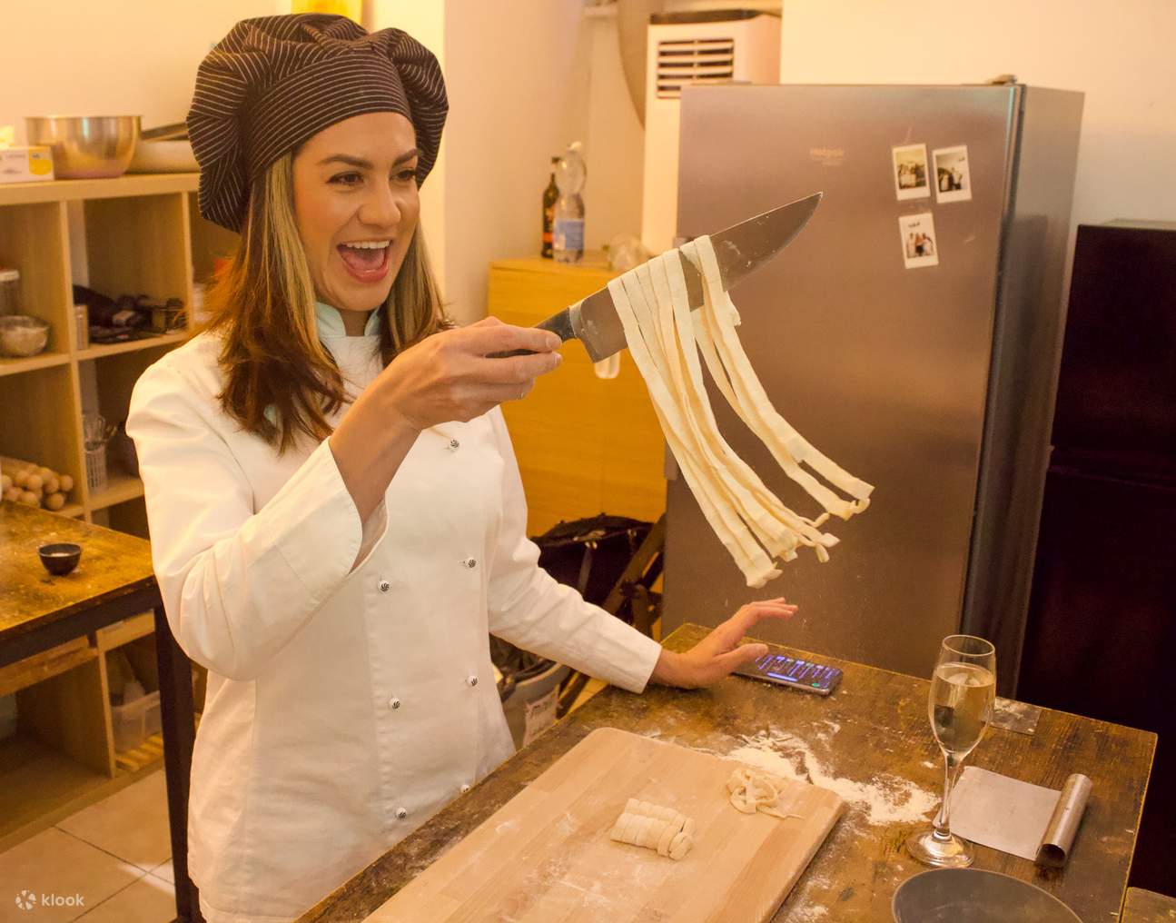 ประสบการณ์การทำอาหารแบบอินเทอร์แอคทีฟที่เต็มไปด้วยรสชาติและความสนุกสนาน