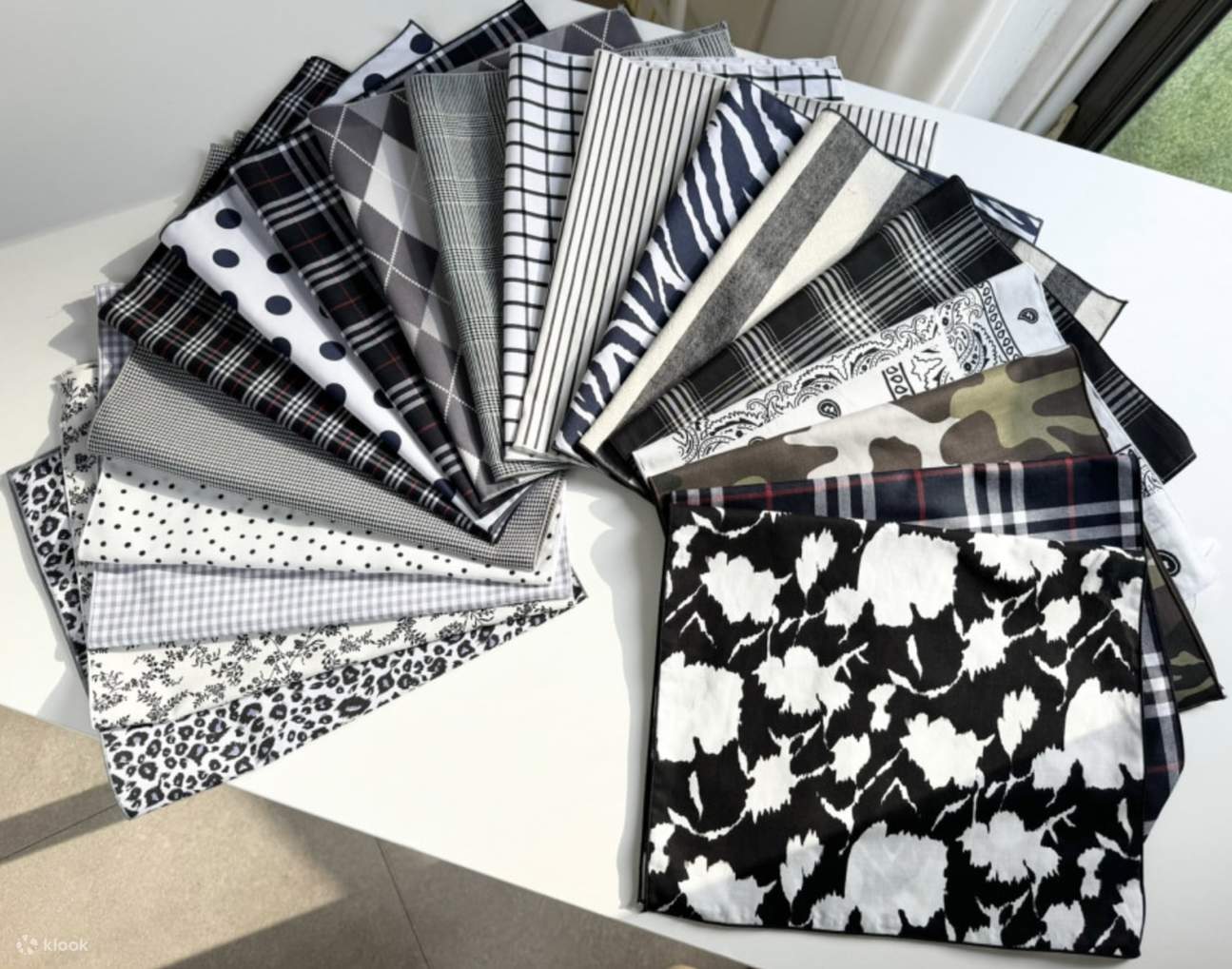 Mari kita lihat motif terbaik - polka dot, kotak-kotak, garis-garis, motif binatang, dan masih banyak lagi!