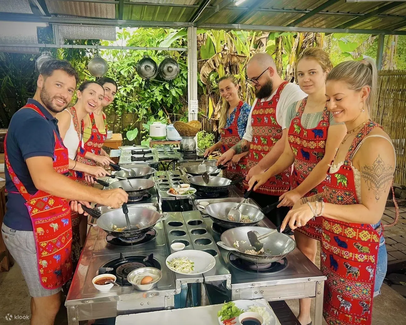 泰国小屋烹饪课程，包括市场和花园之旅